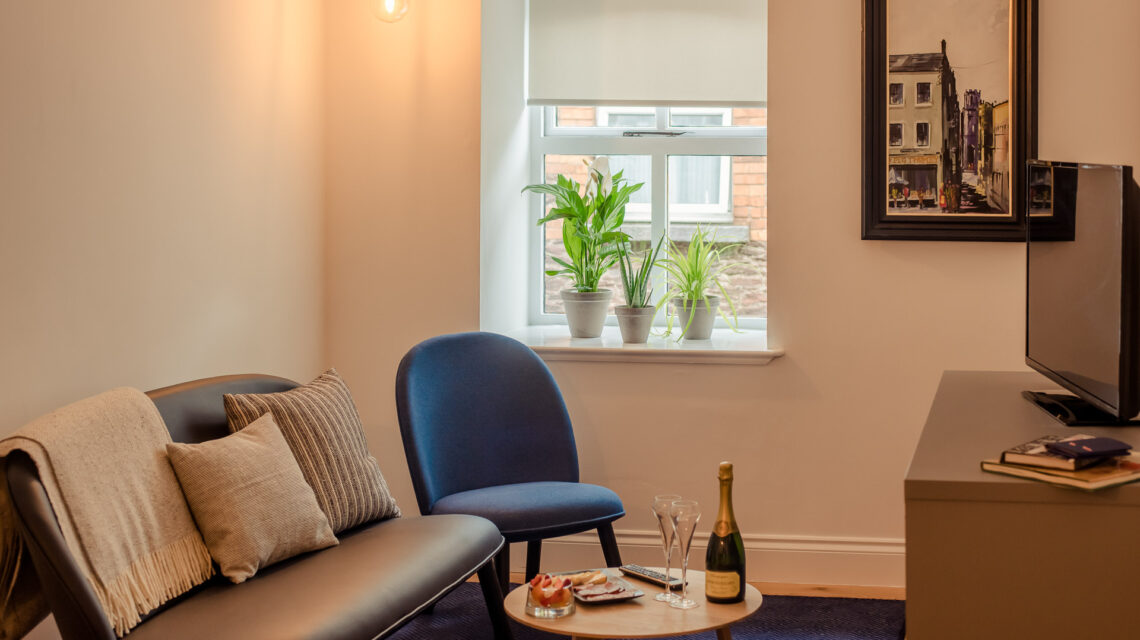 Deluxe 2 Bed apartment with comfy living room 1