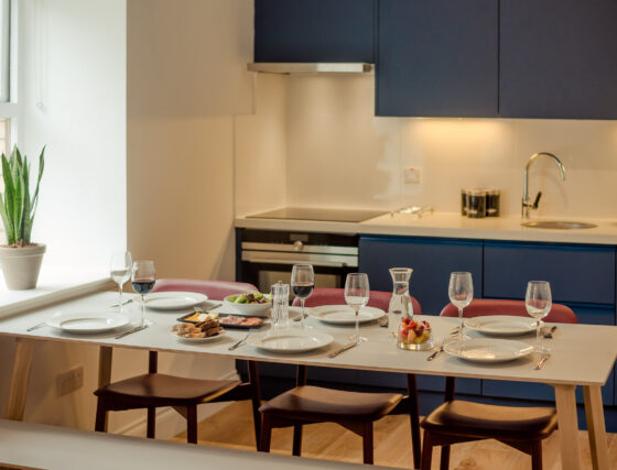 Deluxe 3 Bed apartment with fully fitted kitchen and dining